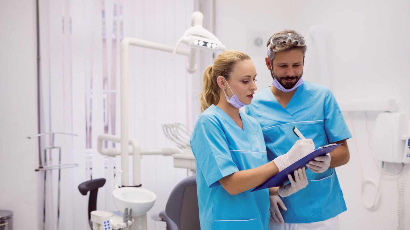 dentists-interacting-with-each-other